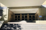 Polémica en Medicina por el retiro de los puestos de venta ubicados frente a la facultad