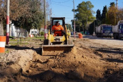 Plan 1.000 cuadras: Avanza la colocación de caños en avenida 60 entre 154 y 155