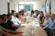 Provincia ofreció un aumento de 7% en dos tramos a los sindicatos estatales