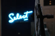 Pedro Almodóvar y Leonardo Sbaraglia: la apuesta fuerte del Cine Select en La Plata