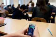 AIEPA reveló cómo 154 colegios bonaerenses están limitando el celular