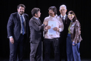 Alak y Kicillof entregaron más de 400 escrituras gratuitas a familias de La Plata