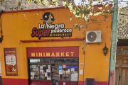 Crisis y caída del consumo: cierra un supermercado de La Plata