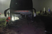 Un micro que viajaba a La Plata tuvo un accidente y el chofer debió ser rescatado
