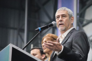 Tras renunciar a su cargo de intendente, Ferraresi vuelve al Municipio