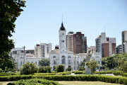 Funcionamiento de los servicios municipales en La Plata durante el feriado del lunes
