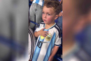Salvador, el nene de 4 años y fanático del Pincha y la Selección que enamora a todos