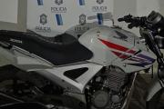 Lo detuvieron en un operativo y descubrieron que la moto tenía pedido de captura