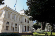 Docentes y no docentes de las universidades llevan adelante este martes un paro total