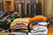 Un local de ropa anunció el cierre definitivo y lanzó promociones para liquidar el stock