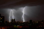 Atención: elevaron a "'naranja" el nivel de alerta por tormentas en La Plata
