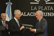 Julio Alak distinguió en La Plata a Santiago Muñoz Machado, director de la RAE