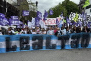 La Agrupación Blanca y Azul de la UOCRA marchó en La Plata para pedir por Iván Tobar