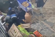 Cuatro ladrones asaltaron un supermercado y dos de ellos fueron atrapados por los vecinos