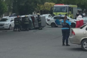 Una camioneta terminó volcada tras un choque con otro vehículo en La Plata