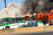 Un micro de la línea 159 se incendió este miércoles en la Autopista La Plata-Buenos Aires