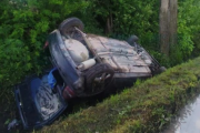 Un conductor perdió el control de su auto y volcó en la zona de 38 y 208 de Abasto