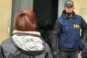Encontraron trabajadores que vivían entre residuos tóxicos y cumplían jornadas de 12 horas