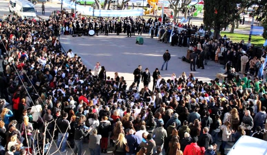 Se llevó a cabo el tradicional acto por el Día de la Bandera en la ...