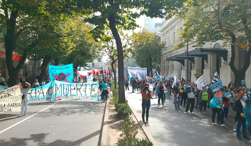 Organizaciones sociales cortaron 7 y 50 para reclamar trabajo