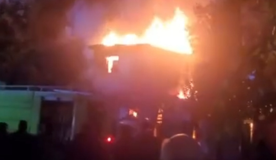 Incendio en una vivienda de La Plata: trabajaron dos dotaciones de bomberos