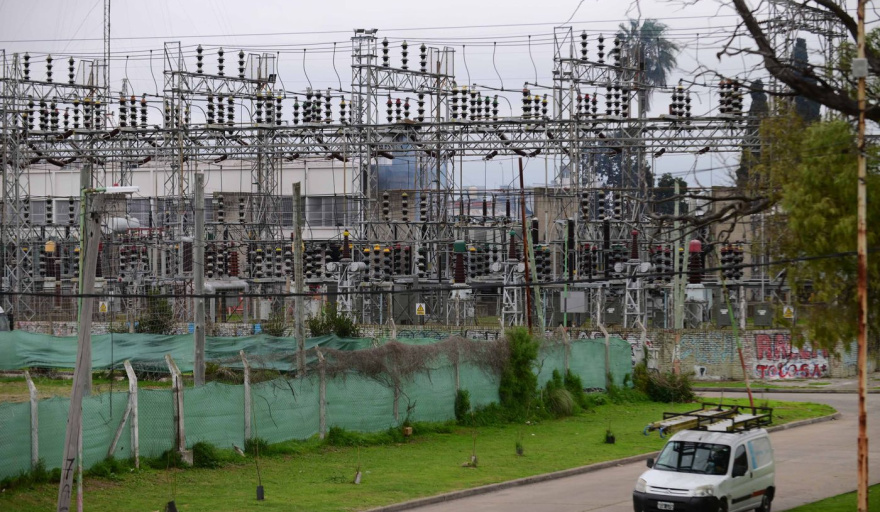 Edelap informó que 18.100 usuarios siguen sin luz tras el incendio en Tolosa
