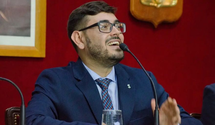 Intendente que confesó adicción a las drogas podría ser destituido: ¿discriminación?